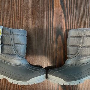 OshKosh B'gosh Gray Rain and Snow Boots Insulated
